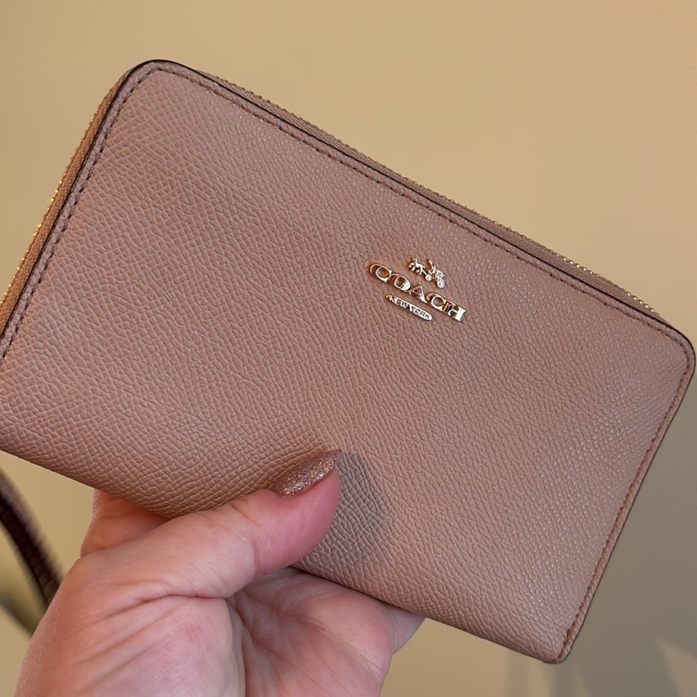 Coach leather zip wallet nude pink
